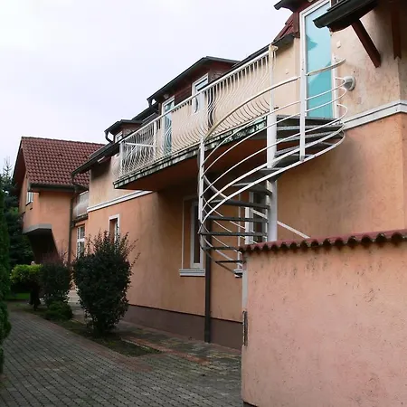 アパート Siofok, Kele Apartmanhaz シオーフォク