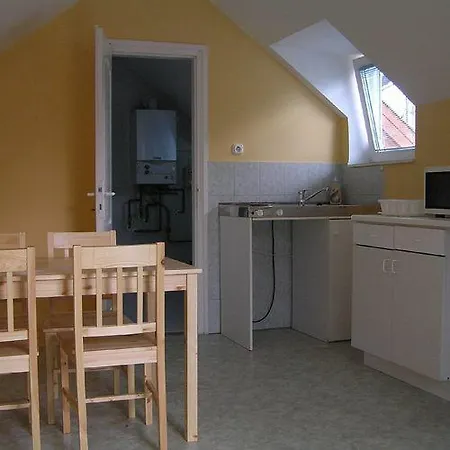 Siofok, Kele Apartmanhaz *