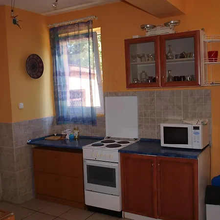 Siofok, Kele Apartmanhaz アパート *