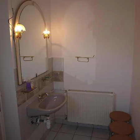 Siofok, Kele Apartmanhaz アパート