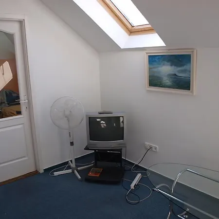 Siofok, Kele Apartmanhaz シオーフォク