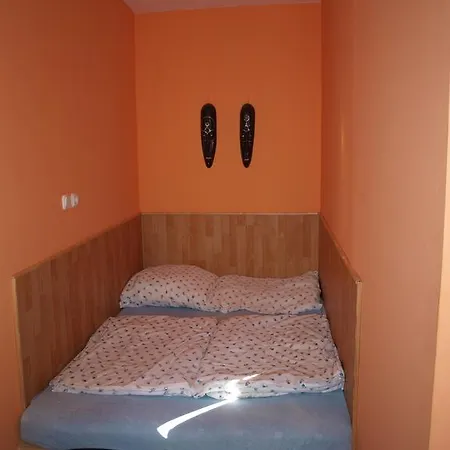 Siofok, Kele Apartmanhaz アパート